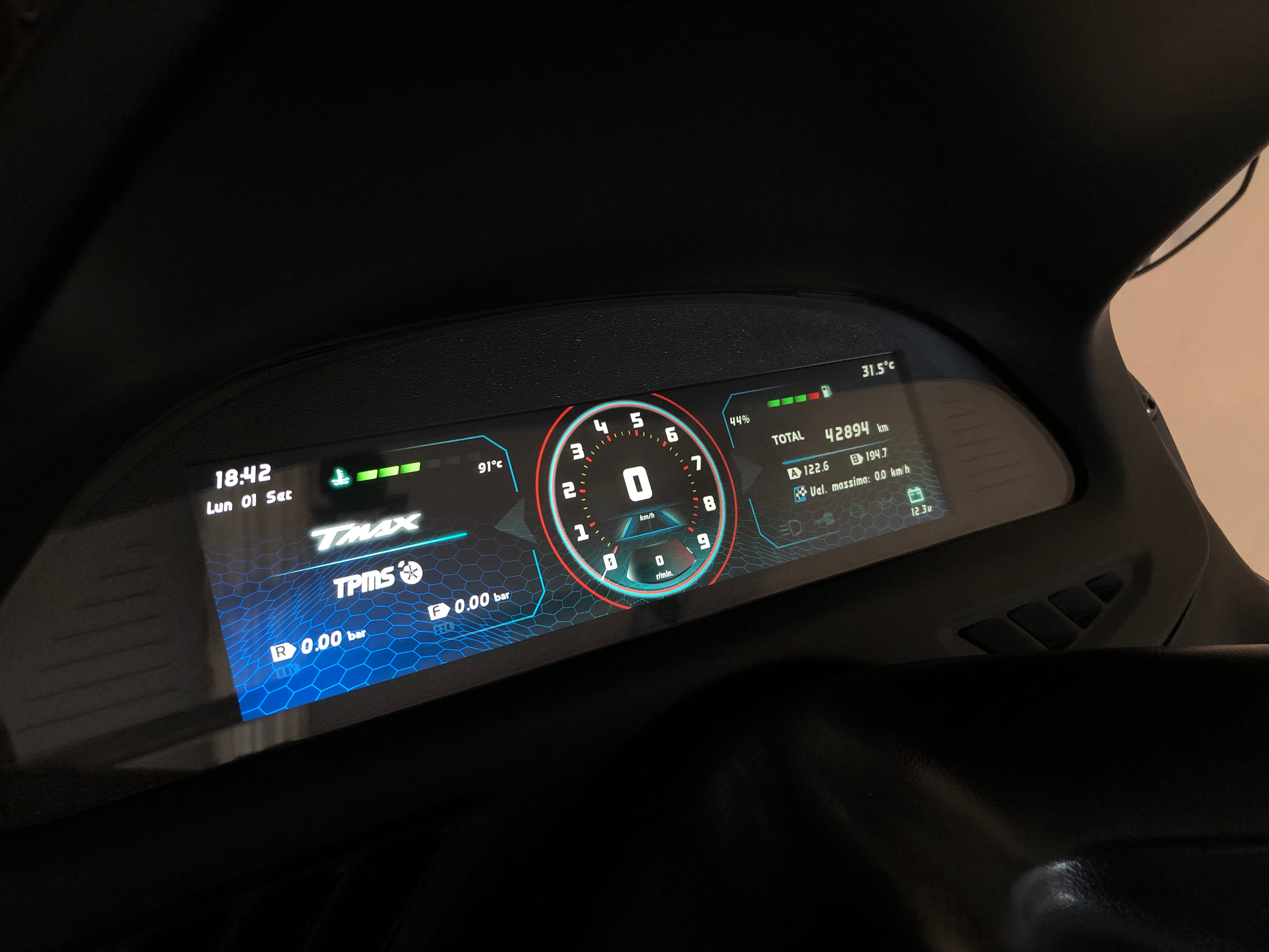 T-DIGIT 500 – Digital Cockpit Plug & Play per Yamaha TMAX 500 (2004–2007)
