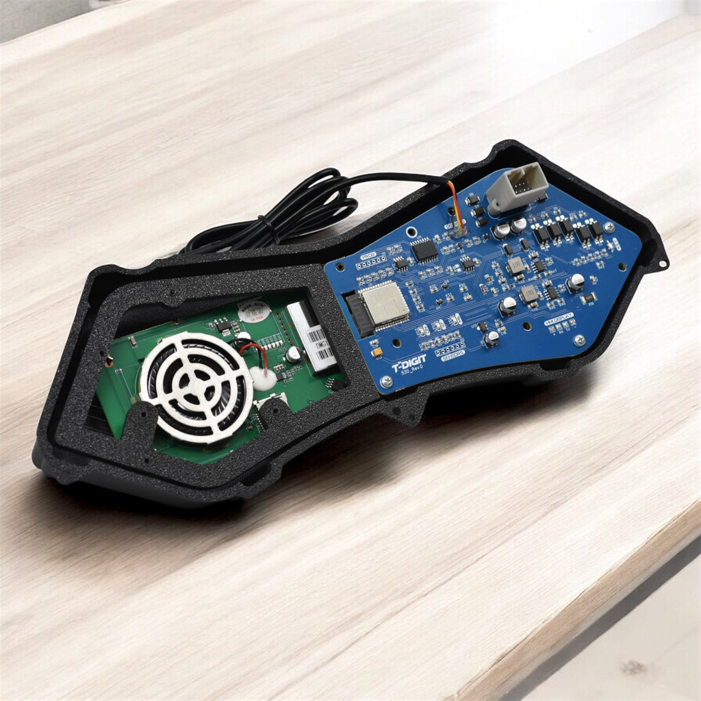 Vista posteriore della dashboard digitale T-DIGIT 530 con elettronica Plug & Play integrata per Yamaha TMAX 530 2012-2016