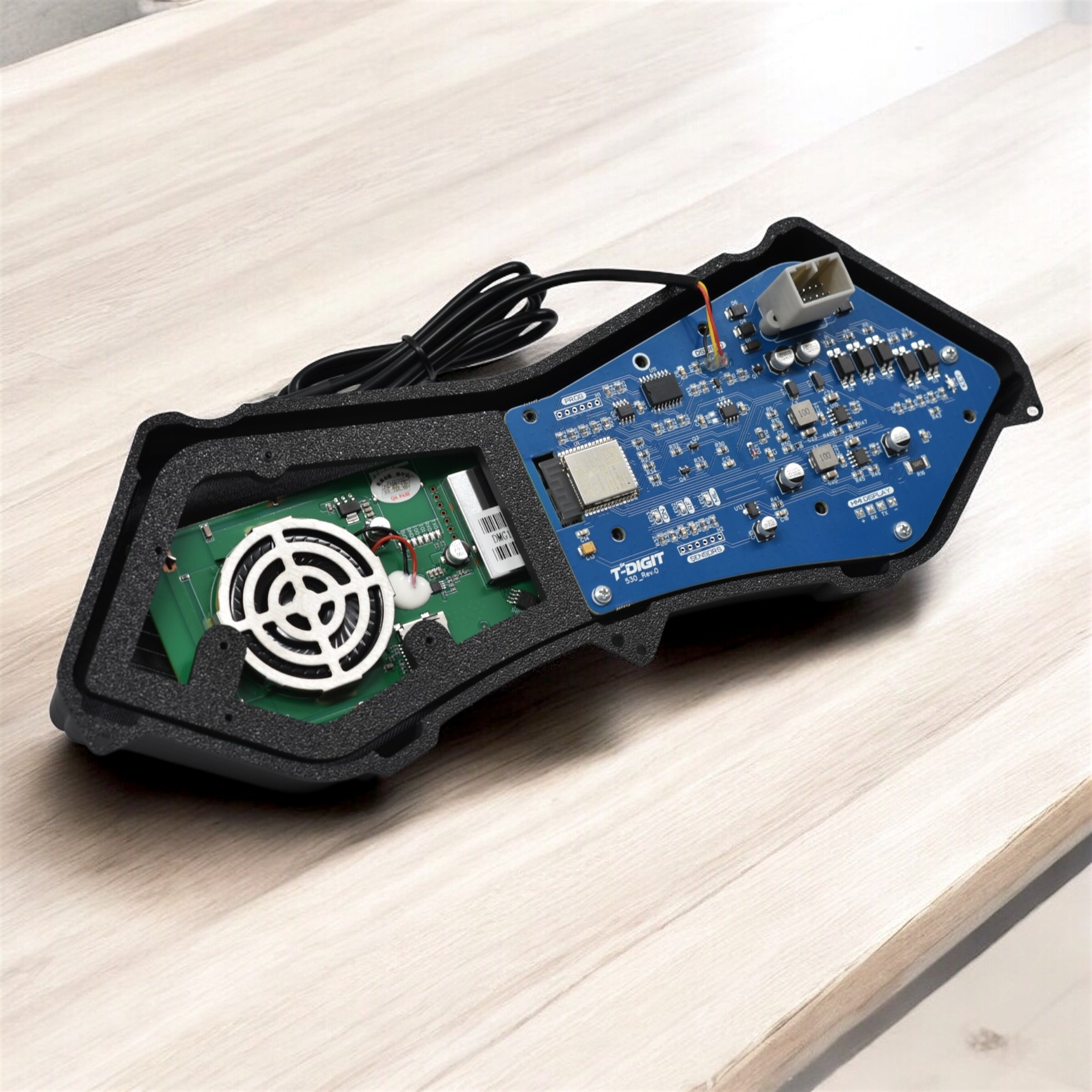Vista posteriore della dashboard digitale T-DIGIT 530 con elettronica Plug & Play integrata per Yamaha TMAX 530 2012-2016