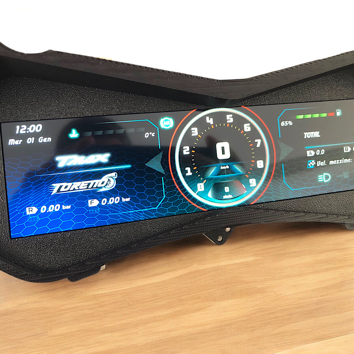 Logo personalizzato nella schermata principale della dashboard T-DIGIT per Yamaha TMAX